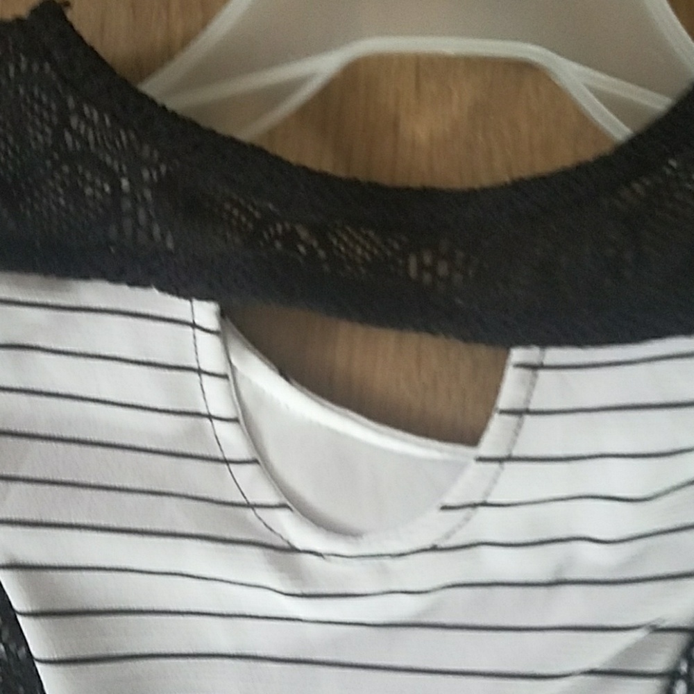 A dress - Picture 3 of 3